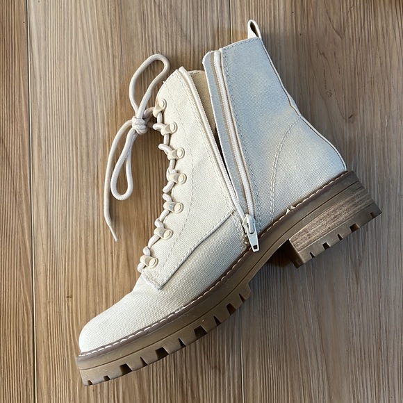 Beige canvas zip up ankle boots - Picture 2 of 5